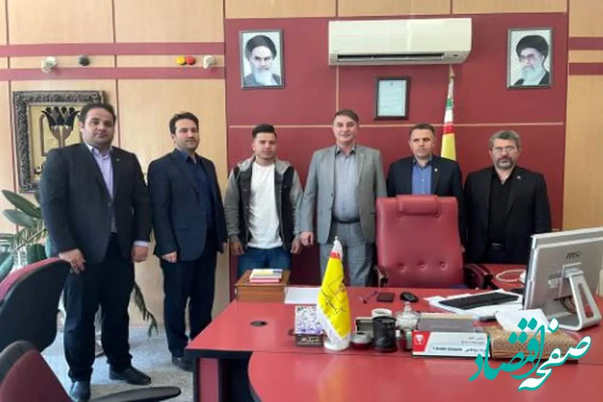 قهرمان جهانی ووشو مشتری بانک پارسیان شد