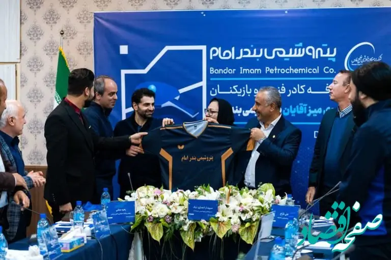 دکتر انصاری نیک در آئین معارفه کادرفنی و بازیکنان تیم تنیس روی میز