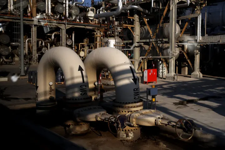 بومی سازی و تعمیرات اساسی مولدهای نیروگاه ۳ پالایشگاه آبادان