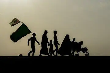 یک تصویر متفاوت حضور سردار بلندپایه سپاه در راهپیمایی اربعین
