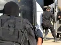 قاتل فراری خانواده خودش را گروگان گرفت ! + جزئیات 