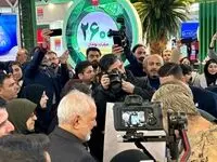 معاون راهبردی رئیس جمهور به‌ همراه رئیس سازمان حفاظت محیط زیست کشور از غرفه فولاد خوزستان بازدید نمودند