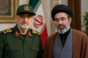 دیدار دبیر شورای عالی امنیت ملی با رهبر انقلاب اسلامی؛ تأکید بر مدیریت تنگه هرمز و پایان وضعیت نه جنگ، نه صلح