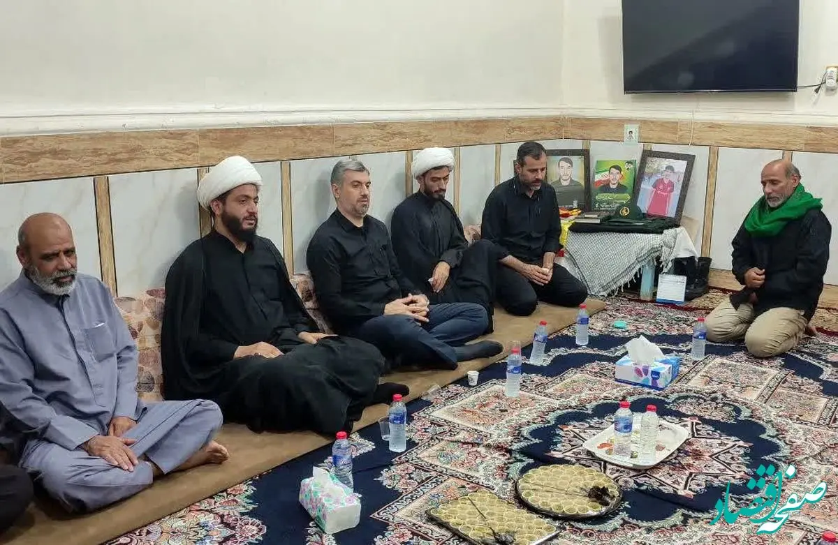 دیدار فرمانده حوزه مقاومت بسیج کارگران و کارخانجات شهید بقایی فولاد خوزستان با خانواده معظم پاسدار شهید محمد حسین سواری از شهدای سرافراز جنگ ۱۲ روزه