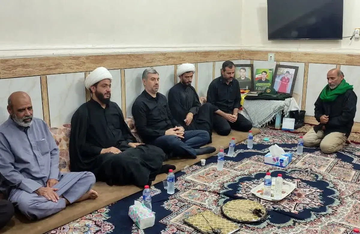 دیدار فرمانده حوزه مقاومت بسیج کارگران و کارخانجات شهید بقایی فولاد خوزستان با خانواده معظم پاسدار شهید محمد حسین سواری از شهدای سرافراز جنگ ۱۲ روزه