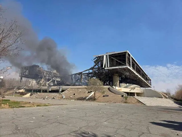 تخریب سالن دوازده هزار نفری آزادی طی حمله موشکی اسرائیل و آمریکا 