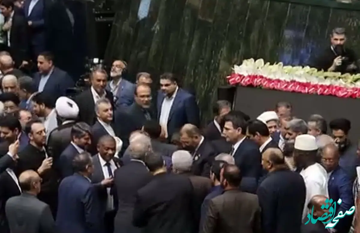 این عکس های عجیب از پایان مراسم تحلیف مسعود پزشکیان را از دست ندهید