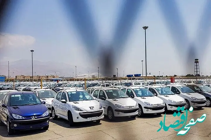 پیش بینی متفاوت یک کارشناس از قیمت خودرو/ قیمت کارخانه تغییر می‌کند؟