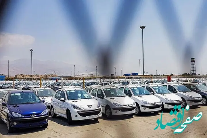 پیش بینی متفاوت یک کارشناس از قیمت خودرو/ قیمت کارخانه تغییر می‌کند؟