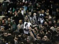 بی‌تابی‌ های مادر این شهید حادثه بالگرد جلوی تابوت فرزندش جگر می سوزاند