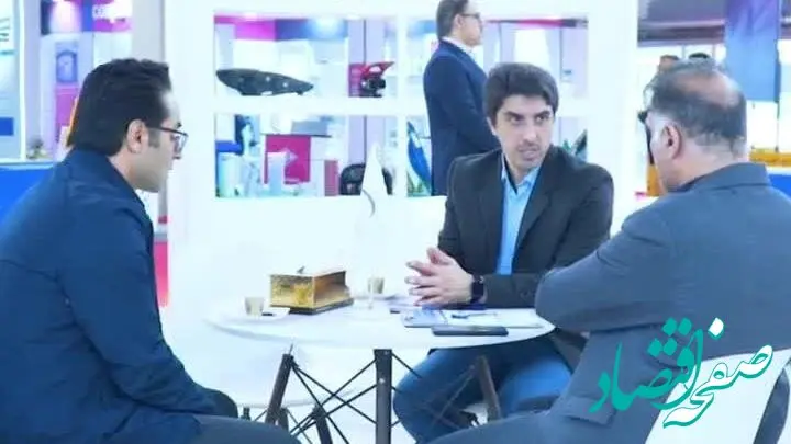حضور مدیر عامل پتروشیمی خوزستان در نمایشگاه بین‌المللی رنگ و رزین تهران