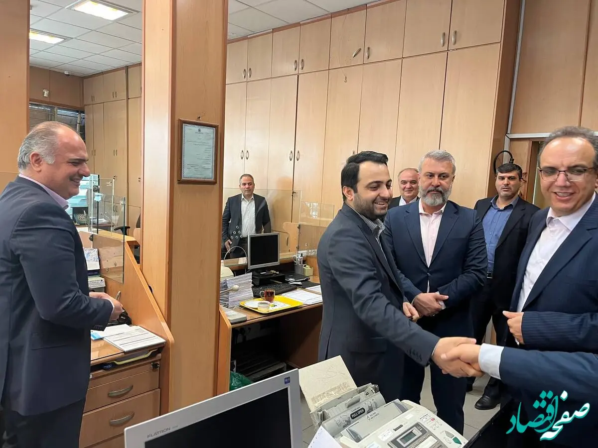 ​بازدید سرزده مدیرعامل بانک صادرات ایران از روند خدمت‌رسانی شعب بانک