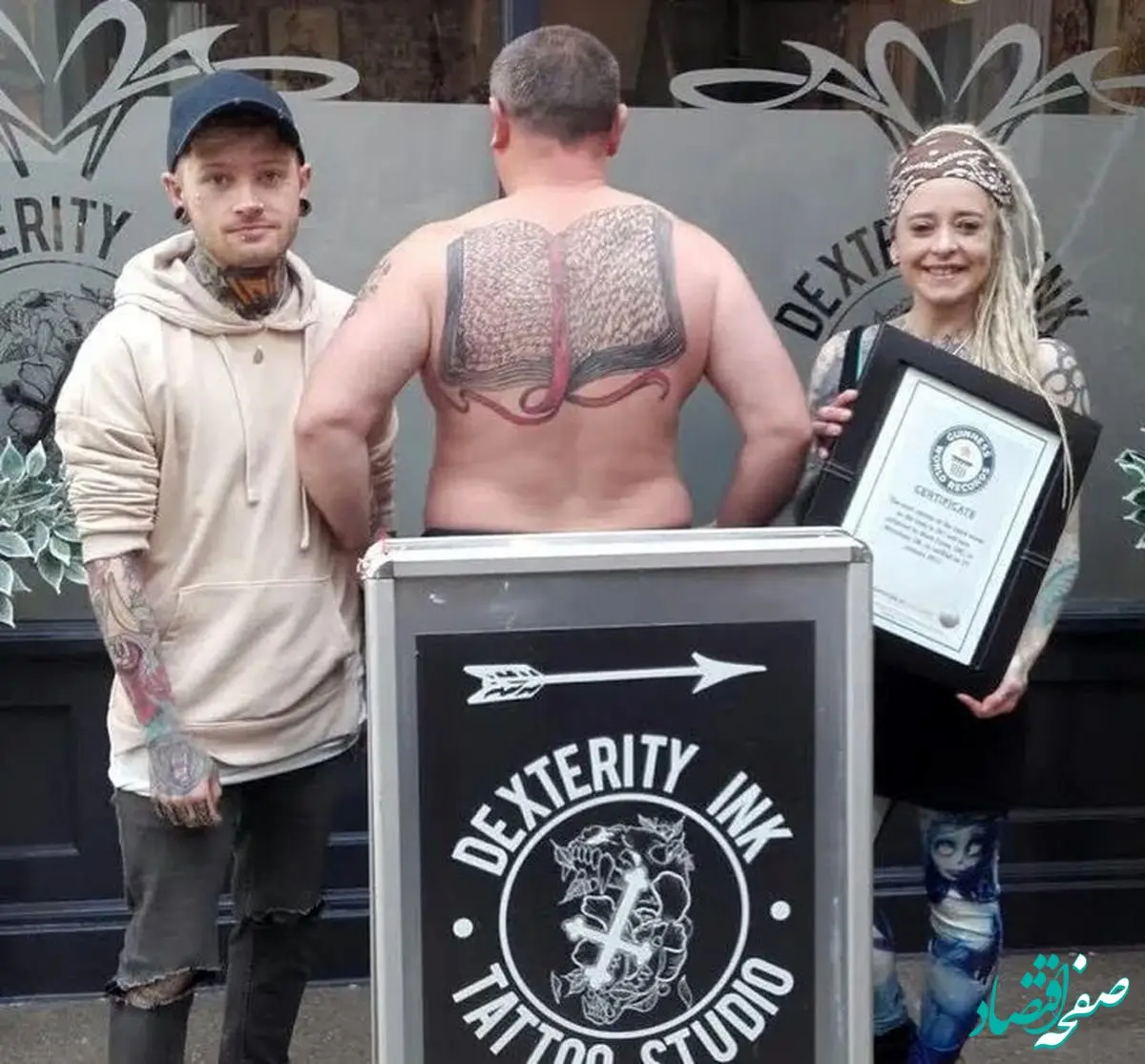 نام این پدر در رکورد گینس ثبت شد/ پدری که ۶۶۷بار نام دخترش را خالکوبی کرد!