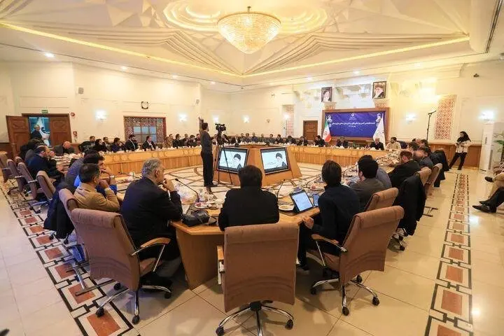 نشست کنسرسیومهای فناور و دانش بنیان برای صنعتیسازی طرح نهضت ملی مسکن