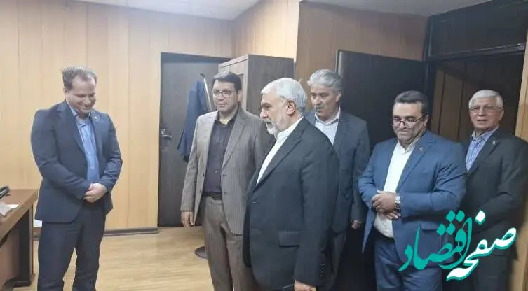 بازدید دکتر جوادی، مدیرعامل موسسه اعتباری ملل، از واحدهای خدمت رسان صف و ستاد