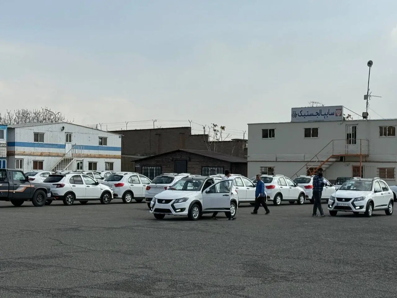 تداوم تحویل خودرو با وجود جنگ تحمیلی