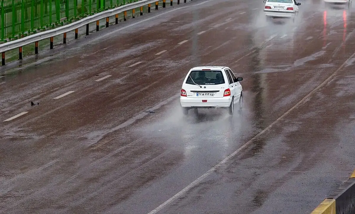 فوری / آغاز بارش برف و باران در این محورها و ترافیک نیمه‌سنگین در جاده‌های اصلی کشور