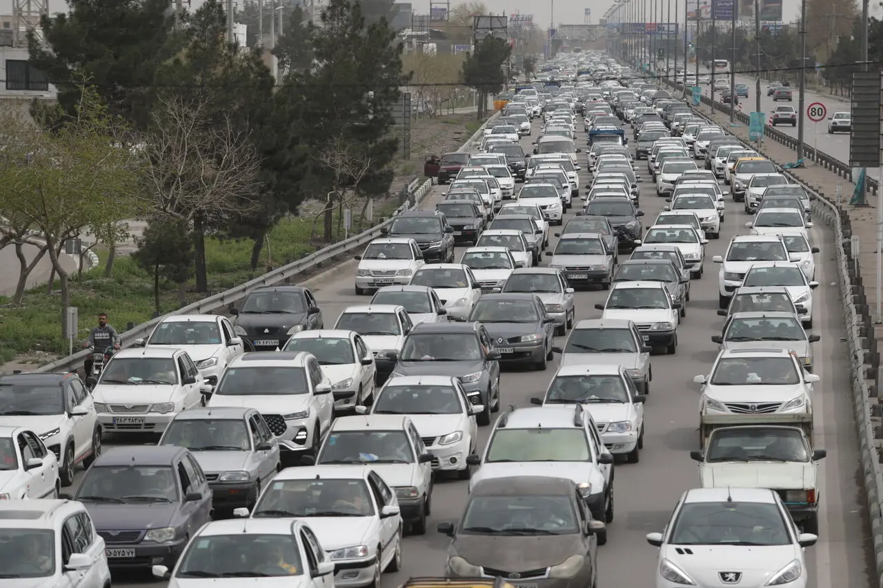اعمال محدودیت تردد ناوگان سنگین در ورودی‌های شهر قم به دلیل برگزاری مراسم تشییع رهبر شهید