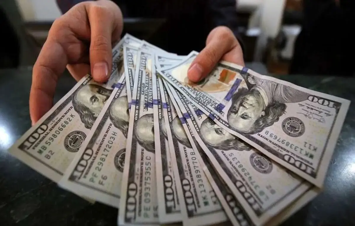 قیمت دلار آمریکا امروز ۲۸ فروردین ۱۴۰۴ | کاهش جزئی نرخ ارز + تحلیل بازار