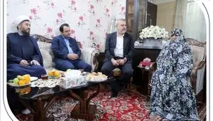 دیدار مدیرعامل بانک صادرات ایران با مادر و خانواده «شهید محمدنبی محمدی»