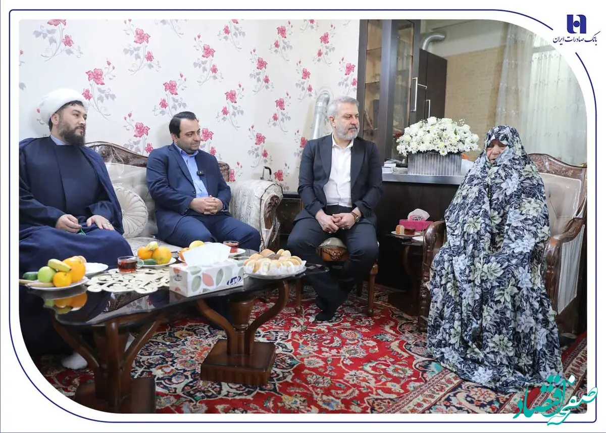 دیدار مدیرعامل بانک صادرات ایران با مادر و خانواده «شهید محمدنبی محمدی»