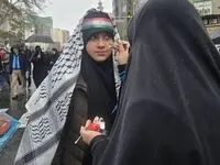 جلوه‌هایی خاص از حضور یکپارچه مردم در راهپیمایی روز جهانی قدس در لبیک به رهبر انقلاب + ویدئو