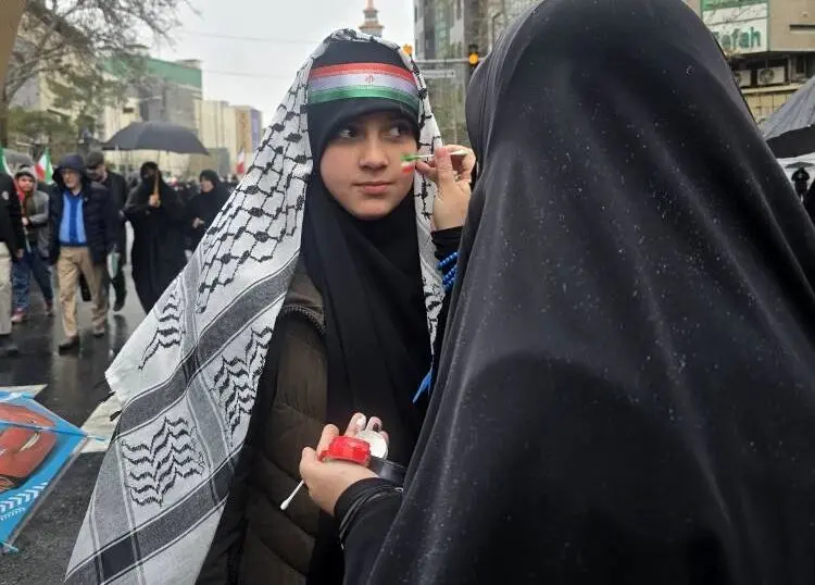 جلوه‌هایی خاص از حضور یکپارچه مردم در راهپیمایی روز جهانی قدس در لبیک به رهبر انقلاب + ویدئو