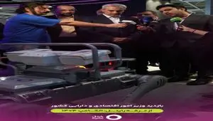 بازدید وزیر امور اقتصادی و دارایی از غرفه رایتل در نمایشگاه الکامپ ۱۴۰۴