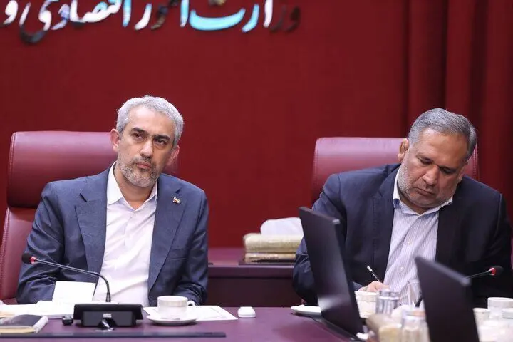 وزیر امور اقتصادی و دارایی: بهبود معیشت مردم اولویت اول وزارت اقتصاد است