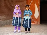 اهدای بسته‌های حمایتی نوشت‌افزار به دانش‌آموزان کم‌بضاعت روستاهای اطراف هاله از سوی آریاساسول