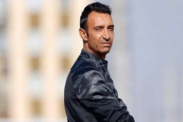 ژست خاص سرمربی استقلالی قبل از تقابل حساس + عکس