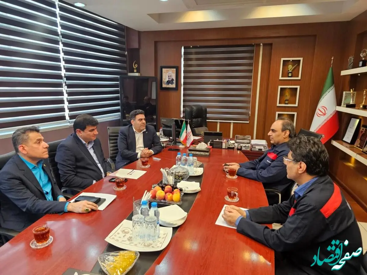 دیدار مدیرعامل فولاد اکسین با مسئولان بانک رفاه خوزستان برگزار شد