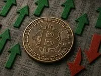 کاهش واریز بیت‌کوین به صرافی‌ها؛ نهنگ‌ها همچنان بازار را هدایت می‌کنند + جدول