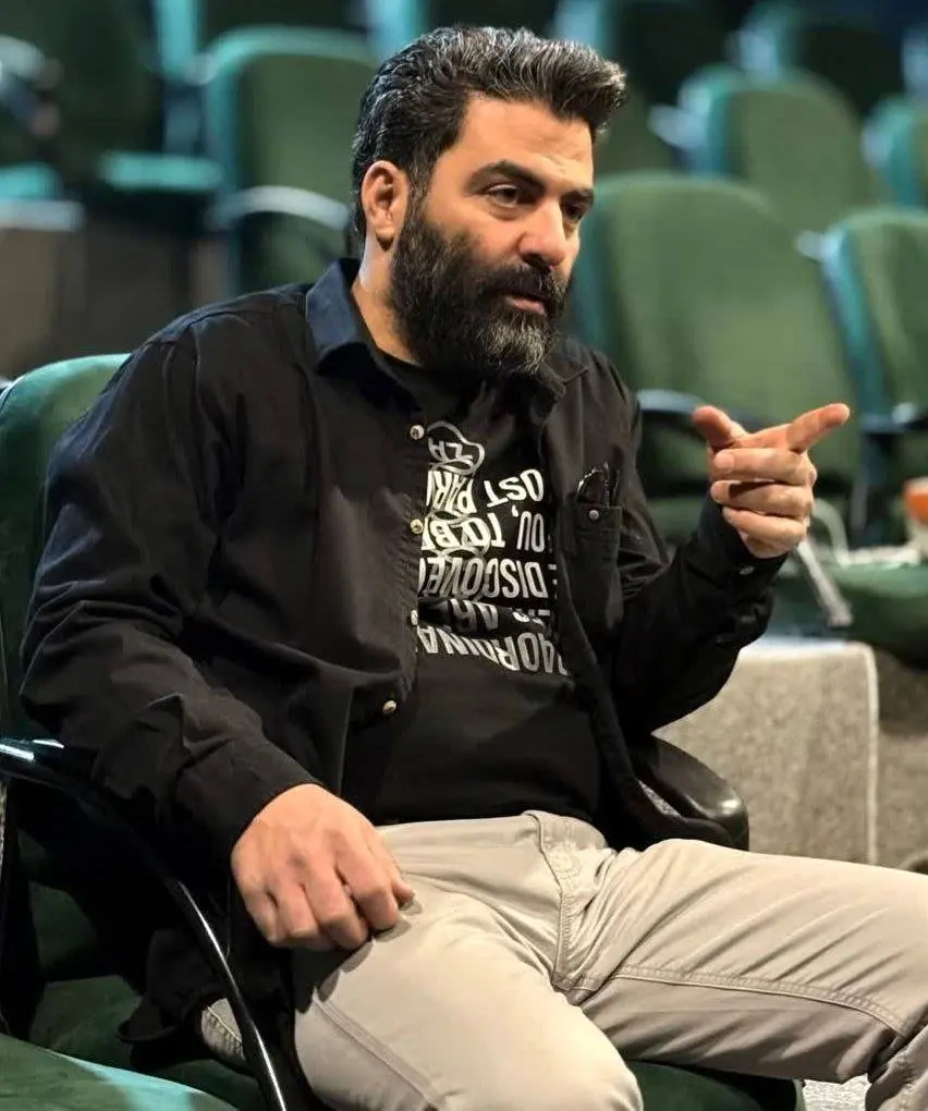 محمد رحمتی و چالشهای اجرای یک نمایش رئال روی صحنه