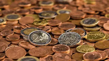 واکنش به توزیع سکه در بازار برای مقابله با افزایش قیمت/ ذخایر مملکت را از بین می برید