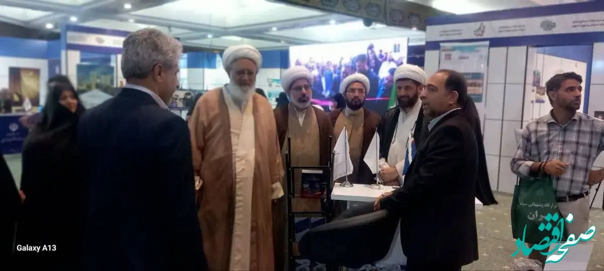 بازدید رییس مرکز رسیدگی به امور مساجد از نمایشگاه شهید جمهور 