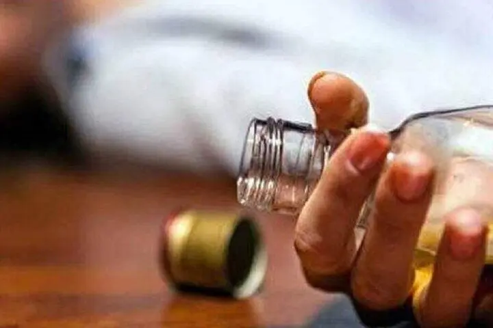 مشروبات تقلبی در این شهر یک نفر را به کام مرگ کشاند | ۶ نفر راهی بیمارستان شدند/ ۶ نفر دستگیر شدند