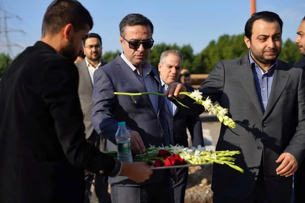 گزارش تصویری: حضور مدیر عامل بانک صادرات ایران و جمعی از مسئولین بانک صادرات استان خوزستان در شرکت فولاد اکسین خوزستان