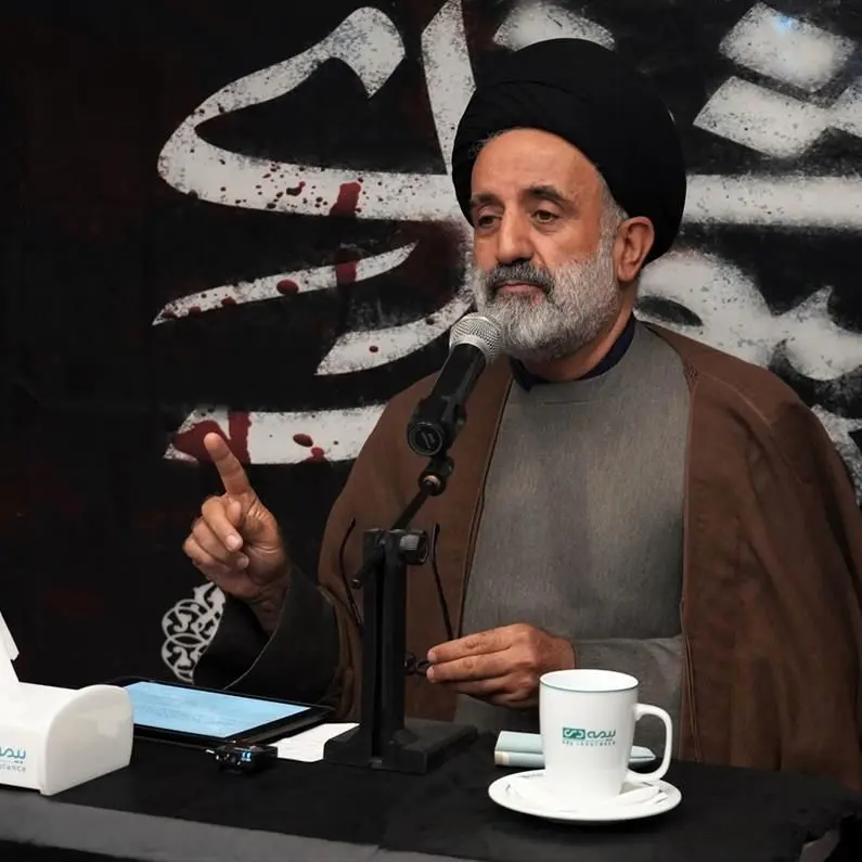 نماینده ولی فقیه در بنیاد شهید در جمع کارکنان بیمه دی: واقعه عاشورا، ایستادگی حق علیه باطل است/ جمهوری اسلامی در طرف حقانیت است و در برابر ظلم ایستاده