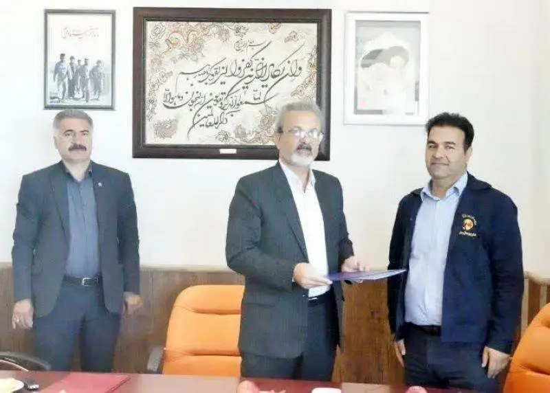 افتتاح اولین نیروگاه خورشیدی در استان چهارمحال و بختیاری توسط بانک مسکن/ قدردانی مدیر عامل شرکت توزیع نیروی برق استان چهارمحال و بختیاری از بانک مسکن