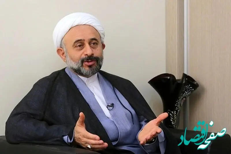 نقویان: اگر کسی زیبایی را دید و سر خم نکرد، باید او را به طویله ببرند | استادان به درد بخور را بیرون بریزید، در و دیوار دانشگاه که ارزشی ندارد 