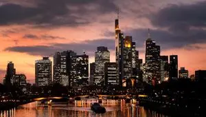 سقوط آزاد اعتماد اقتصادی در منطقه یورو؛ پایین‌ترین سطح طی ۴۲ ماه در سایه جنگ ایران و تورم افسار گسیخته