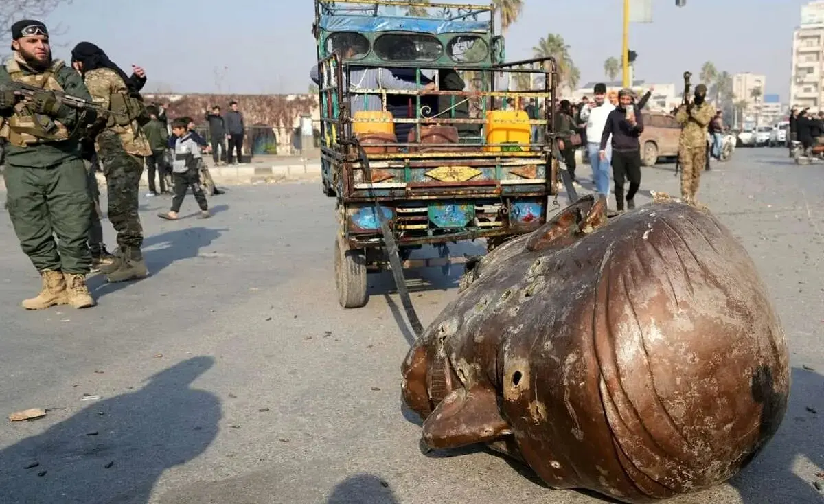 فوری| سوریه سقوط کرد | تلوزیون رسمی سوریه تحت کنترل مخالفان / سقوط نظام مجرم سوریه را اعلام می کنیم