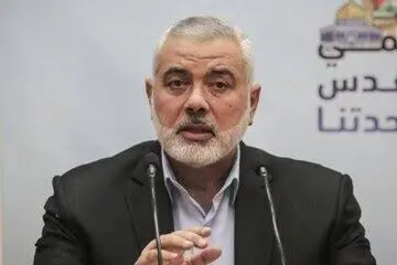 لحظه دردناک اعلام خبر شهادت اسماعیل هنیه از بلندگوها در کرانه باختری + فیلم