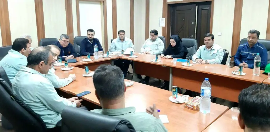 بیان صمیمی و صریح نقطه نظرات، دغدغه‌‌ها و مشکلات کارکنان بخش مواد اولیه فولاد خوزستان در دیدار با معاون منابع انسانی