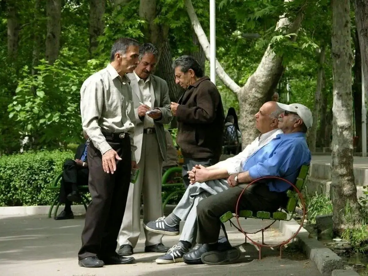 از تأخیر در پرداخت مستمری تا بیمه تکمیلی نیمه‌جان؛  بازنشستگان چه می‌خواهند؟