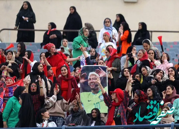 تماشاگران دربی  خانم ها هم هستند 