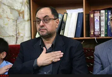 وحید حقانیان به عزای این فرد نشست