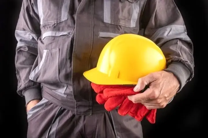 همه قراردادهای کار کارگران در پایان سال ۱۴۰۴ به صورت خودکار تمدید شد | کارگران بخوانند