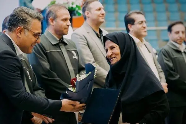 تقدیر از کادر درمان و پیشکسوتان پرستاری در شرکت گل‌گهر